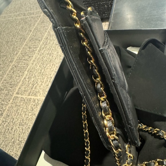 Chanel classic wallet on chain with gold hardware - Picture 6 of 10
